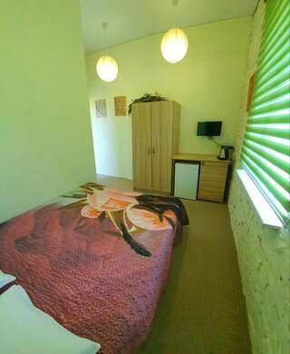 Гостевой дом Guest house Inkit Пицунда Двухместный номер (для 2 взрослых и 1 ребенка)-2